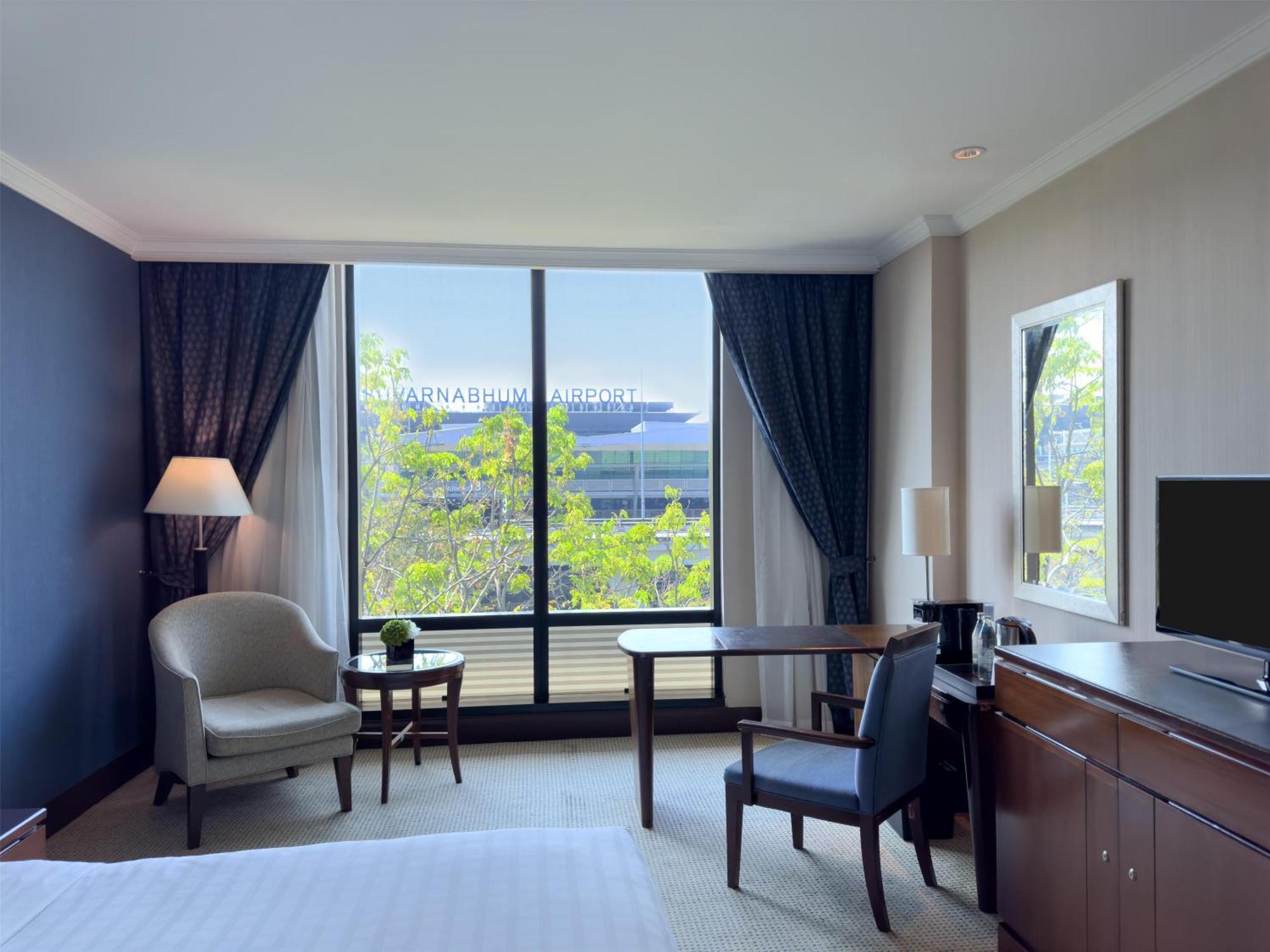 Chambre Lit King-Size - Vue sur Aéroport